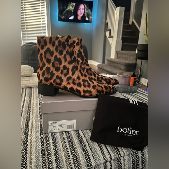 NWT/NWB: Botkier GREER Leopard Booties - Picture 1 of 9
